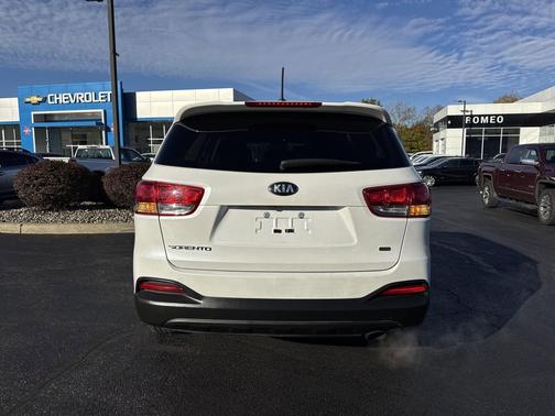 2017 Kia Sorento LX