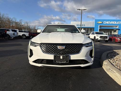 2023 Cadillac CT4 Luxury