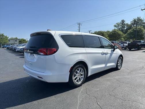 2022 Chrysler Voyager LX