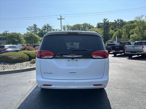 2022 Chrysler Voyager LX