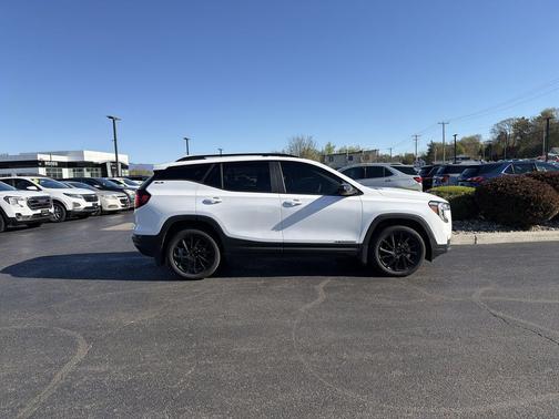 Summit White 2023 GMC Terrain SLE