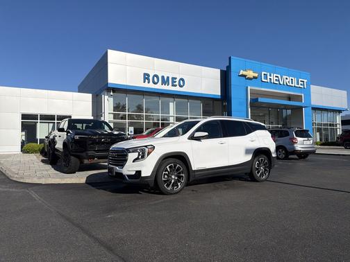 Summit White 2023 GMC Terrain SLT
