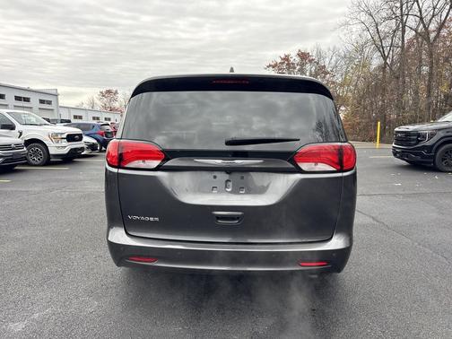 2021 Chrysler Voyager L