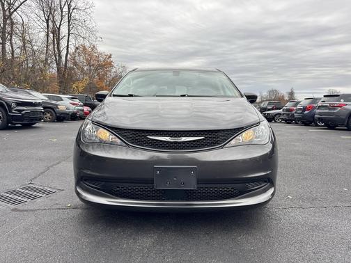 2021 Chrysler Voyager L