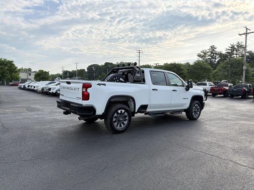 Summit White 2024 Chevrolet Silverado 2500 Custom