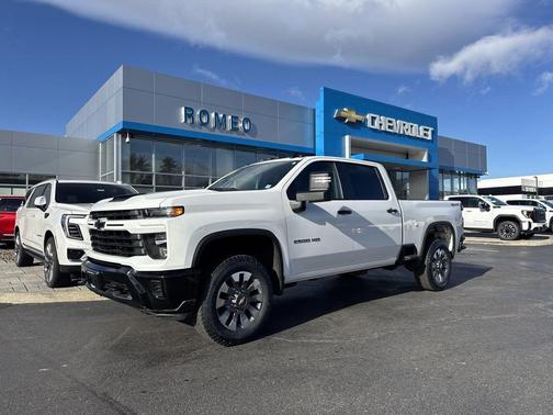 Summit White 2024 Chevrolet Silverado 2500 Custom