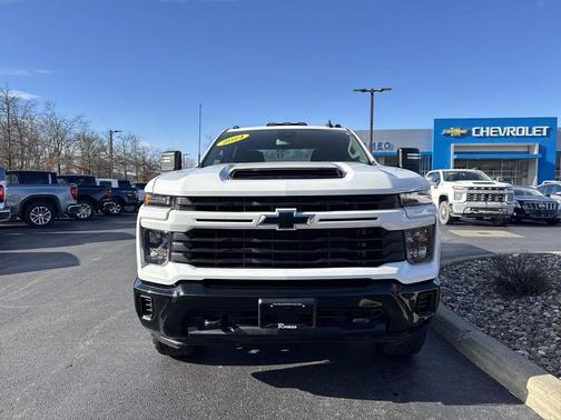Summit White 2024 Chevrolet Silverado 2500 Custom