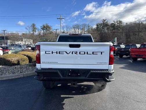 Summit White 2024 Chevrolet Silverado 2500 Custom