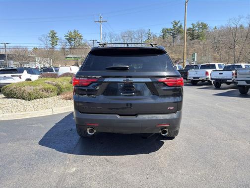 Mosaic Black Metallic 2023 Chevrolet Traverse RS