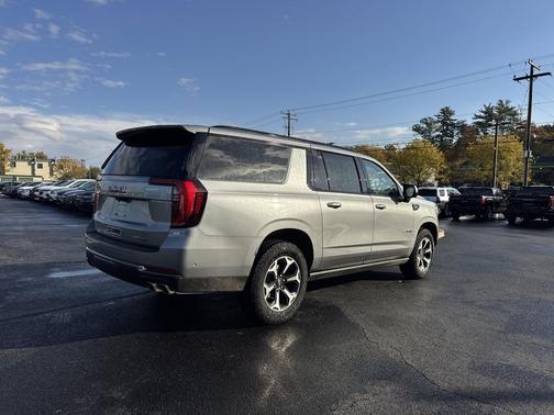 2025 GMC Yukon XL 4WD AT4