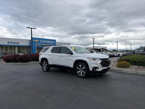 Iridescent Pearl Tricoat 2020 Chevrolet Traverse LT Leather
