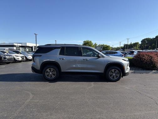 Sterling Gray Metallic 2024 Chevrolet Traverse LT