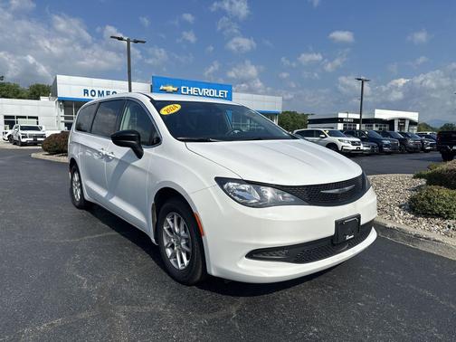 2024 Chrysler Voyager LX