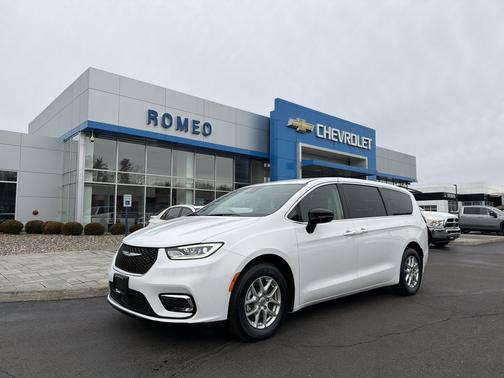 2024 Chrysler Pacifica Touring L