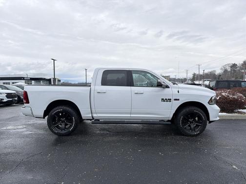 2018 RAM 1500 Night Crew Cab 4x4 5'7' Box
