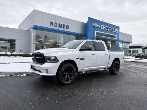 2018 RAM 1500 Night Crew Cab 4x4 5'7' Box