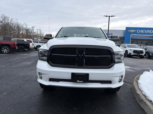 2018 RAM 1500 Night Crew Cab 4x4 5'7' Box