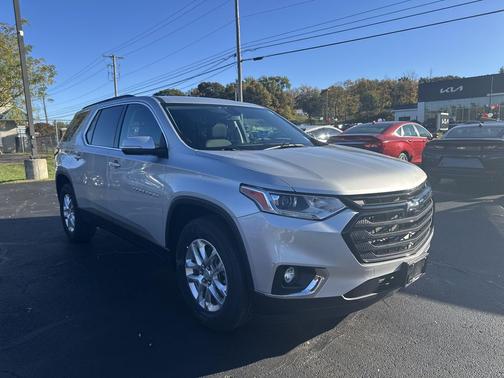 2021 Chevrolet Traverse LT Cloth