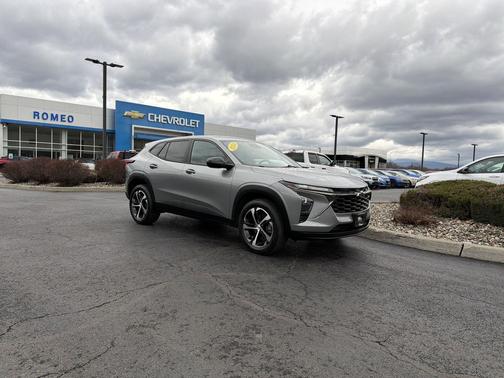 Sterling Gray Metallic 2024 Chevrolet Trax FWD 1RS