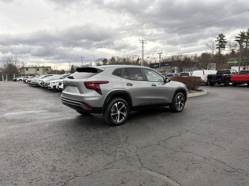 Sterling Gray Metallic 2024 Chevrolet Trax FWD 1RS