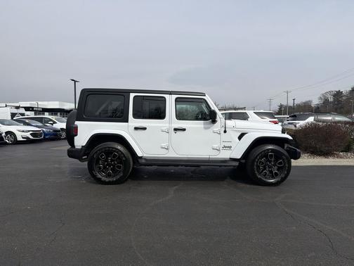 2023 Jeep Wrangler 4-Door Sahara 4x4