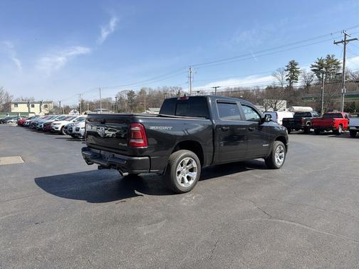 Diamond Black Crystal Pearlcoat 2022 RAM 1500 Big Horn/Lone Star