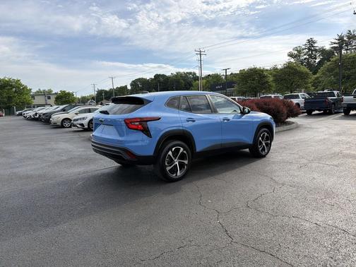 Fountain Blue 2024 Chevrolet Trax FWD 1RS