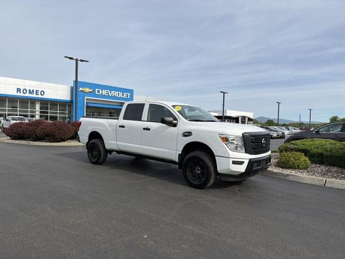 Glacier White 2022 Nissan Titan XD S