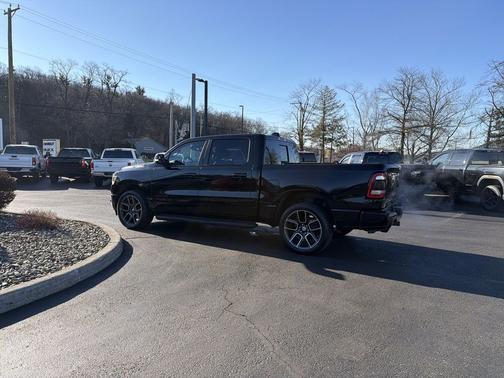 Diamond Black Crystal Pearlcoat 2022 RAM 1500 Sport
