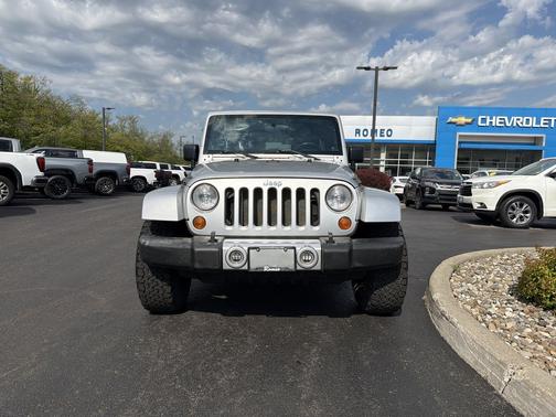 Silver 2008 Jeep Wrangler Unlimited Sahara