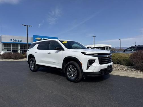 2025 Chevrolet Traverse LT