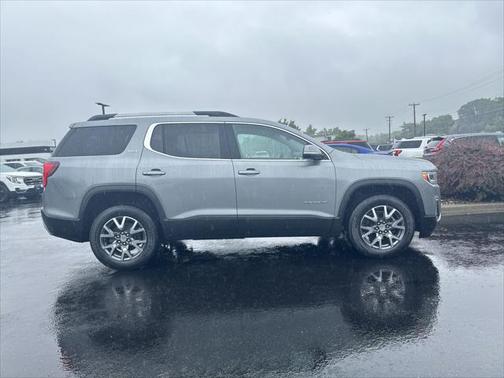 2023 GMC Acadia AWD SLT