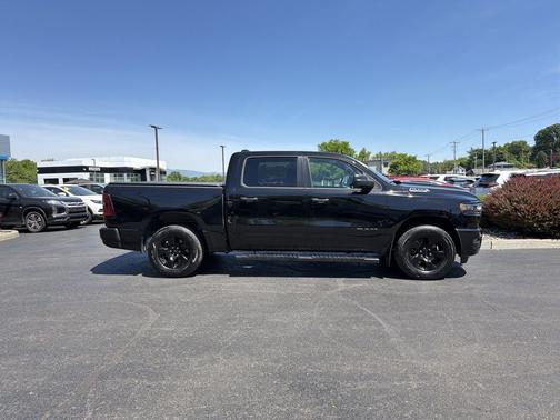 Diamond Black Crystal Pearlcoat 2025 RAM 1500 Tradesman