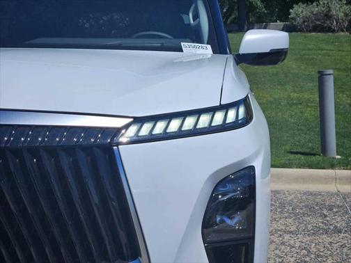 2025 INFINITI QX80 Luxe