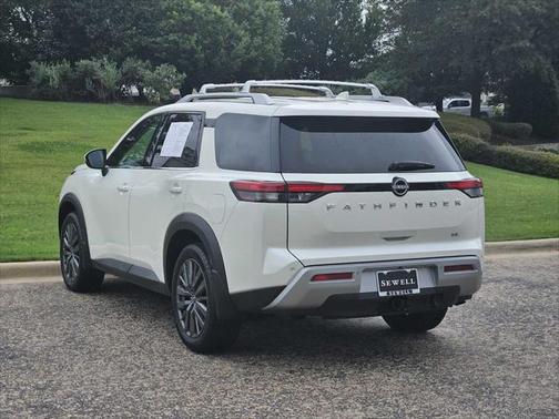 2022 Nissan Pathfinder SL 2WD
