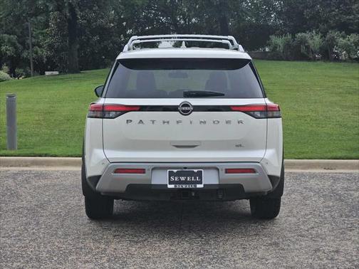 2022 Nissan Pathfinder SL 2WD