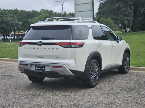 2022 Nissan Pathfinder SL 2WD
