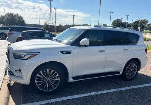 2022 INFINITI QX80 Luxe