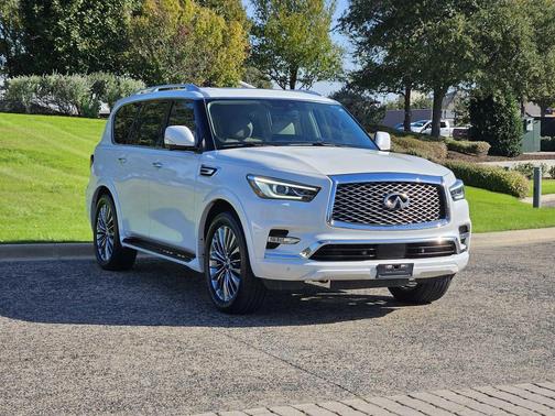 2022 INFINITI QX80 Luxe