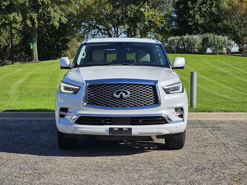 2022 INFINITI QX80 Luxe