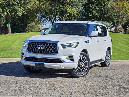 2022 INFINITI QX80 Luxe