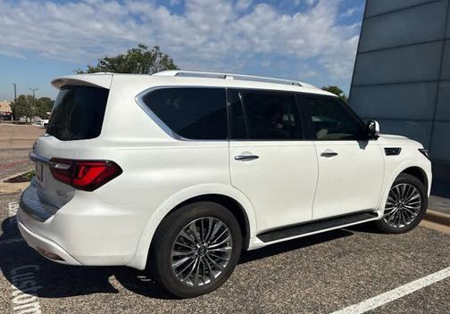 2022 INFINITI QX80 Luxe