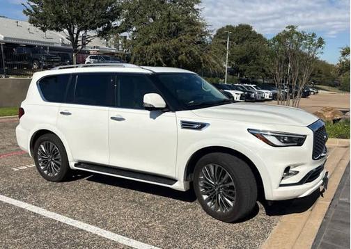 2022 INFINITI QX80 Luxe