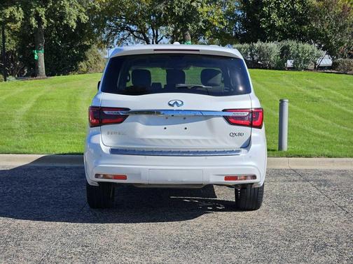 2022 INFINITI QX80 Luxe