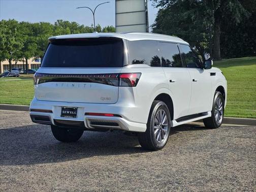 2025 INFINITI QX80 PURE