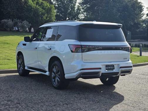 2025 INFINITI QX80 PURE