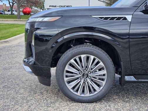 2026 INFINITI QX80 Luxe