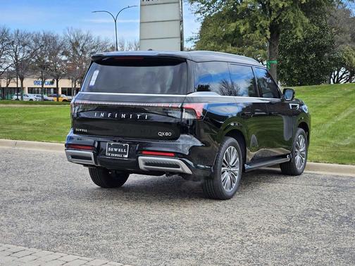 2026 INFINITI QX80 Luxe