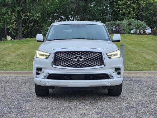 Moonstone White 2022 INFINITI QX80 Luxe