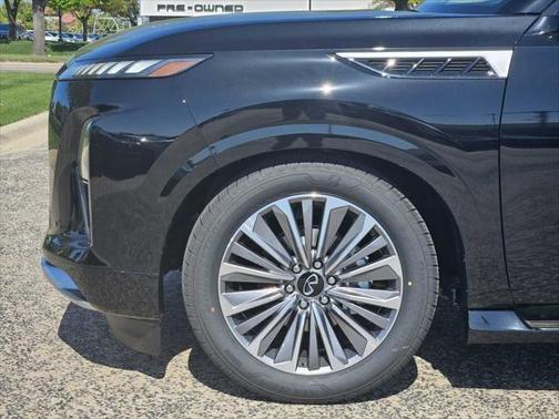 2025 INFINITI QX80 Luxe